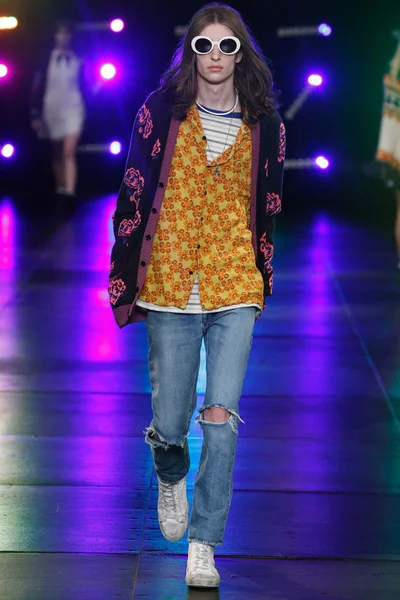 Look 25